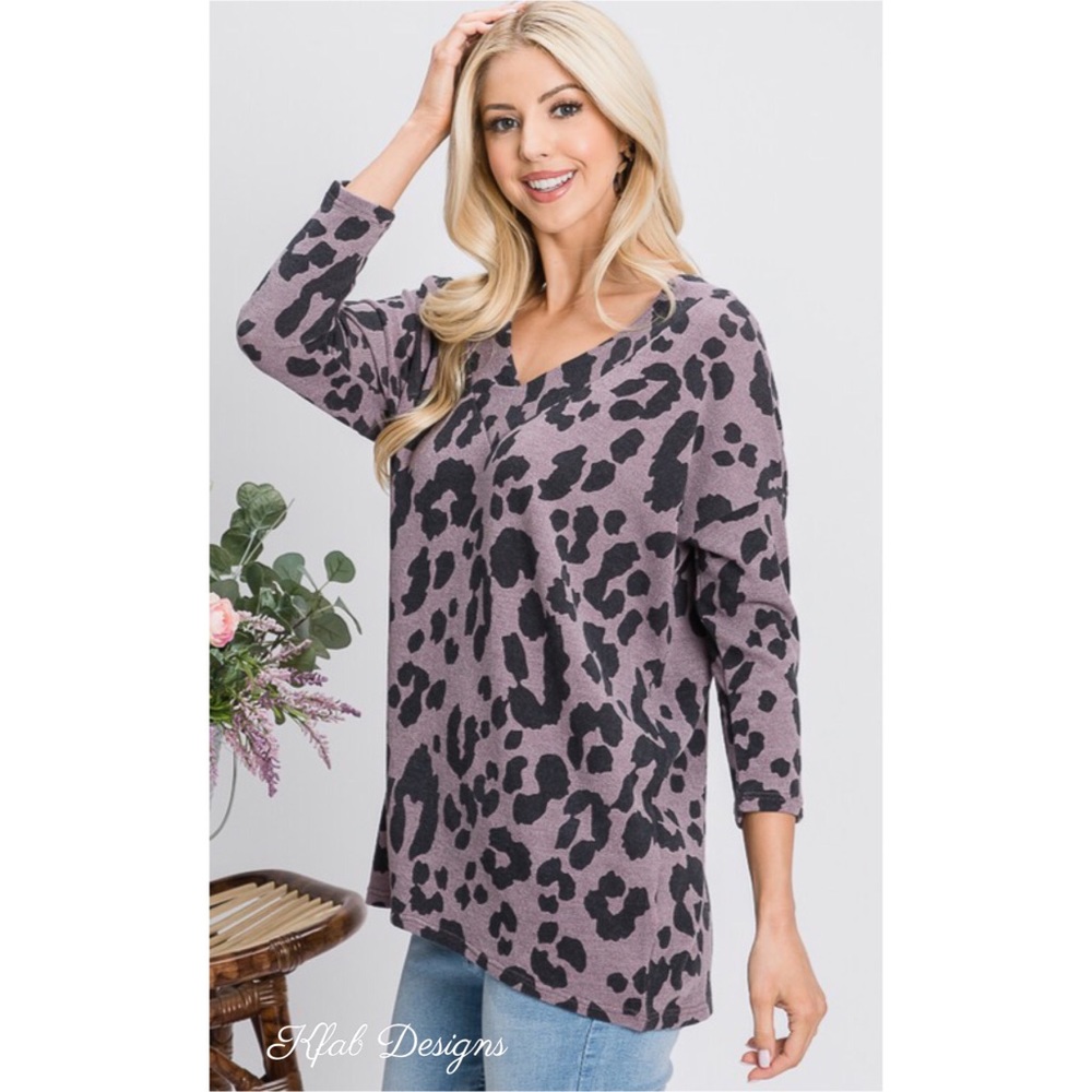 ❤️LAST 1! V Neck Plum Super Soft Leopard Top! - Picture 5 of 7